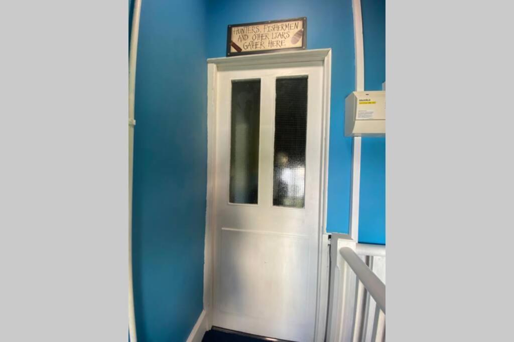 Seagulls Rest Marine Themed Seaview Apartment Criccieth Exterior photo
