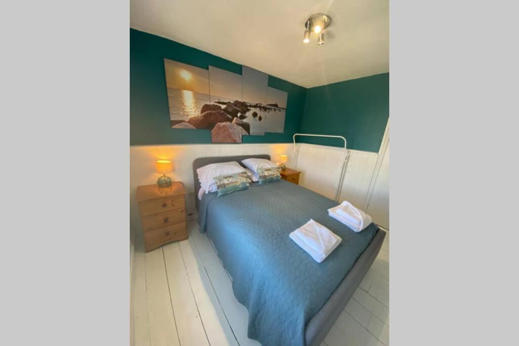 Seagulls Rest Marine Themed Seaview Apartment Criccieth Exterior photo